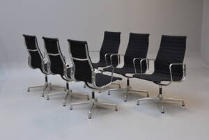 Charles Eames. Sæt på seks armstole, model EA-112 6 