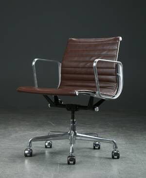 Charles Eames. Kontorstol fra serien Aluminium Group Konference, læder 
