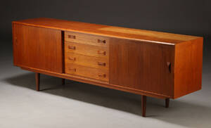 Clausen  Søn. Lav skænk fineret, teaktræ