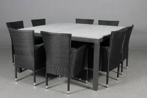 Granitbord samt otte stole i sort polyrattan.9