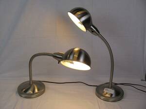 2 STÄLLBARA BORDSLAMPOR MODELL FORMAT