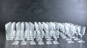 Glasservis. Monogrammärkt P 47