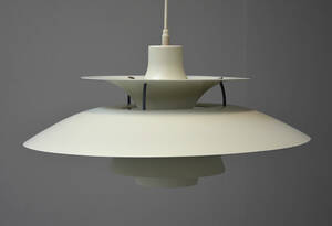 Poul Henningsen. PH5 pendel med skærme af hvidlakeret aluminium