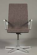 Arne Jacobsen. Lænekontorstol, Oxford, model 3273 i brunt uld