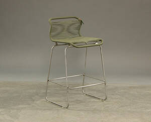 Verner Panton VP ONE barstol i farven Olive 1
