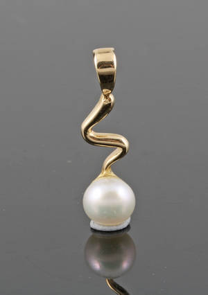 9k gold fresh water pearl pendant