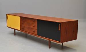 Dansk Møbelproducent. Lav skænk i teak. 1950erne