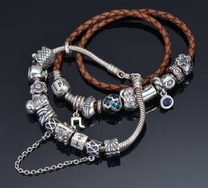 Pandora, armbånd samt charms 2