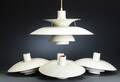 Poul Henningsen. Fire PH4 pendler og en PH5 pendel, hvide 5