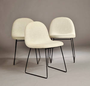 Gubi Chairs, tre Gubi stole 3