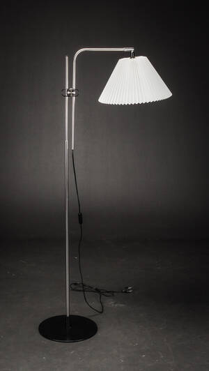 Michael Bang for Le Klint, standerlampe model 321