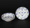 Royal Copenhagen. Fem dybe tallerkener, helblonde 6 