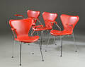  Arne Jacobsen. Et sæt på fire armstole model 3207. 4