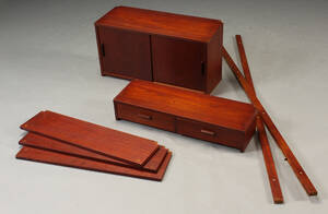 Dansk møbelproducent. Reolsystem, teaktræ