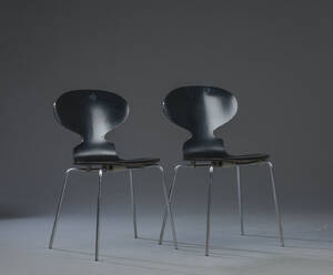 Arne Jacobsen, Par Myren spisestole 2  Denne vare er sat til omsalg under nyt varenummer 4667802