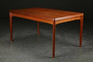 Henning Kjærnulf. Spisebord af teaktræ Denne vare er sat til omsalg under nyt varenummer 4879277