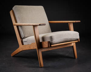 Hans J. Wegner. Lænestol model GE290 