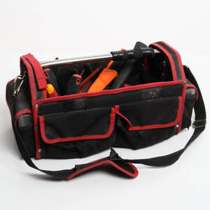 VERKTYGSVÄSKA med verktyg