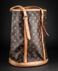 Louis Vuitton. Skuldertaske. Monogram canvas. Model Bucket. Denne vare er sat til omsalg under nyt varenummer 4281713
