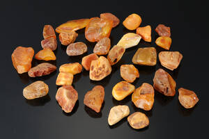 Samling ravklumper, ca. 394 gram.
