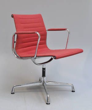 Charles Eames. Kontorstol, model EA-108, rød hopsak