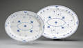 Kgl. Porcelæn. Musselmalet halvblonde. To ovale fade 2