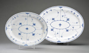 Kgl. Porcelæn. Musselmalet halvblonde. To ovale fade 2