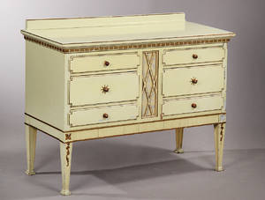 Kommode af lysgrønmalet træ. Louis XVI stil. 1900-tallet.