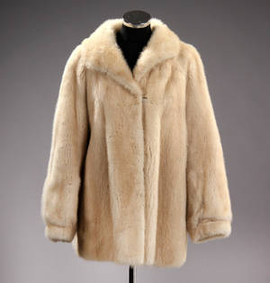 Saga mink. Pelsjakke i farven palomino