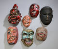 En samling masker af bemalet træ, 1900-tallet 7