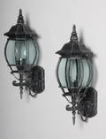 Par udendørs væglanterner. 2