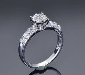 Brillantring ca 0.53 ct af 18 kt hvidguld