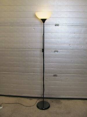 GOLVLAMPA UPLIGHT