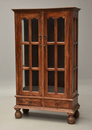 Vitrineskab i hårdt træ, 20. årh. 