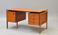 Dansk møbelproducent. Skrivebord i teak, 1960erne