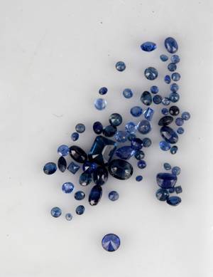 Lot med blå safirer, totalt ca 10,3 ct 68