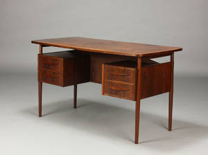 Dansk møbelproducent. Fritstående skrivebord