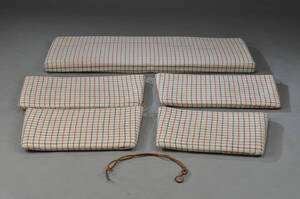 Børge Mogensen. Hyndesæt til tremmesofa , betræk af uld. 5.