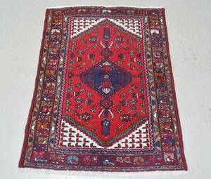 Handknuten matta, orientalisk, 143107 cm.