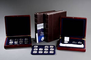 Danmark. 2 æsker med sølvmøntermedaljer 26