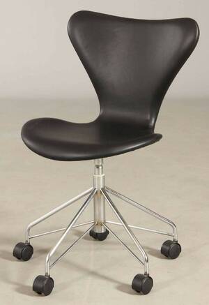 Arne Jacobsen. Kontorstol, model 3117, sort anilin læder 