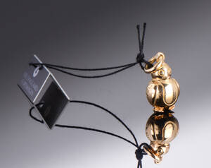 Ole Lynggaard. My Friend vedhæng af 18 kt. guld udført som pingvin