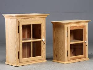 To vitrineskabe af fyrretræ 2