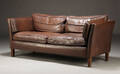 Dansk møbelproducent. 2½-pers. sofa, brunt skind