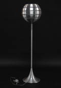 Manhattan standerlampe i børstet aluminium.