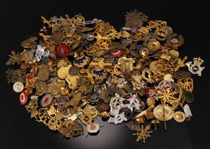 Samling emblemer, medaljer mv