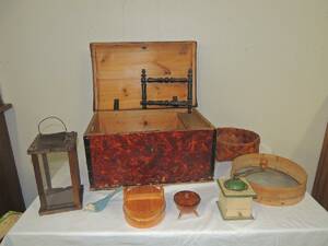 Kista med Diverse Föremål