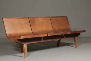 Dansk møbel producent. Formspændt Træbænk