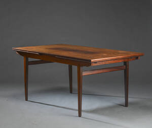 Dansk møbeldesign. Spisebord af palisander med udtræk. 