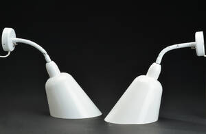 Arne Jacobsen. Et par væglamper model Bellevue AJ4, hvid 2